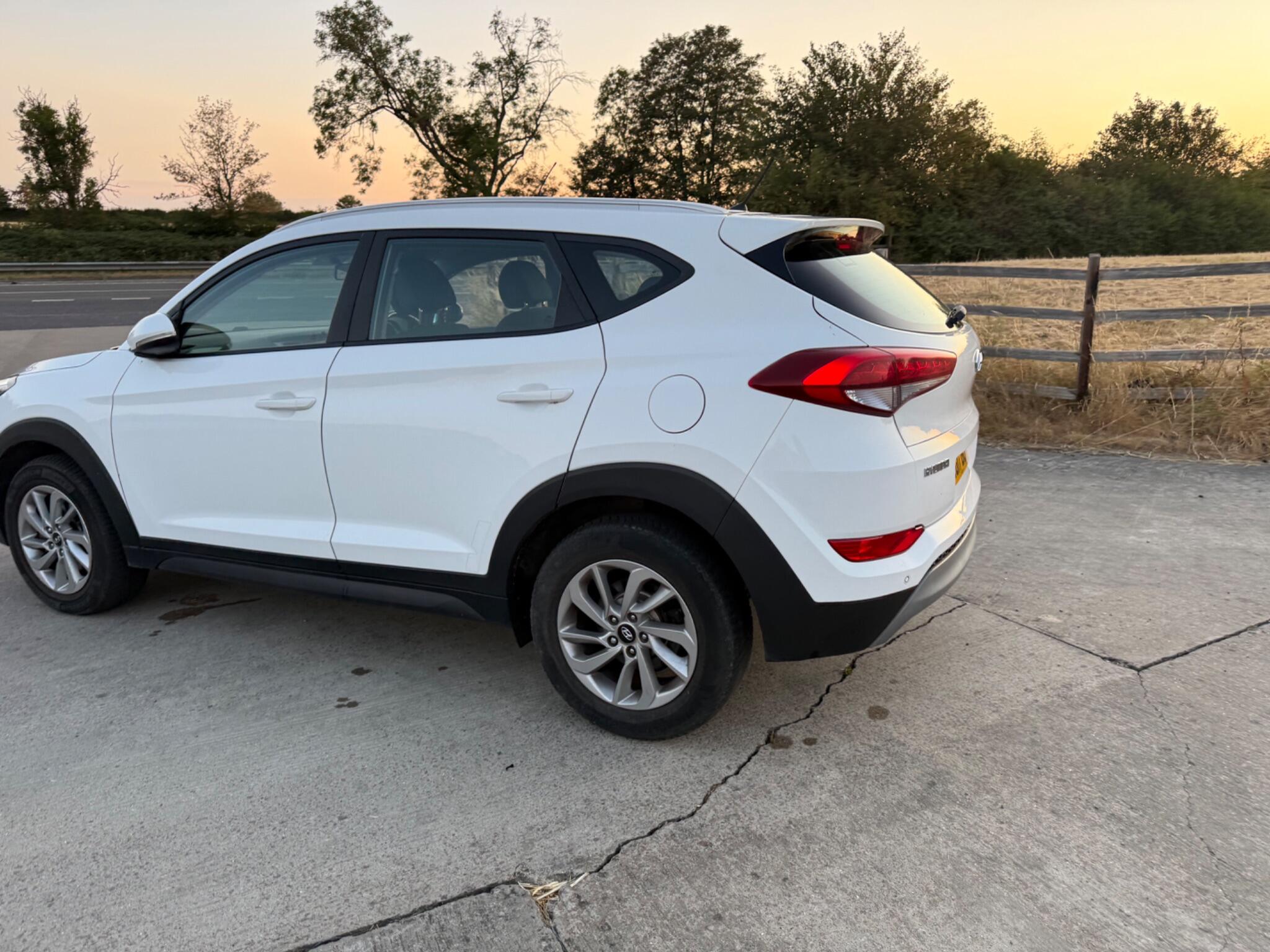 Hyundai TUCSON 2.0 CRDi Premium SE 4WD Euro 6 5dr — photo 62 of 102